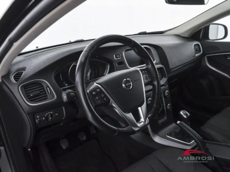 Volvo V40 Cross Country usata a Perugia (8)