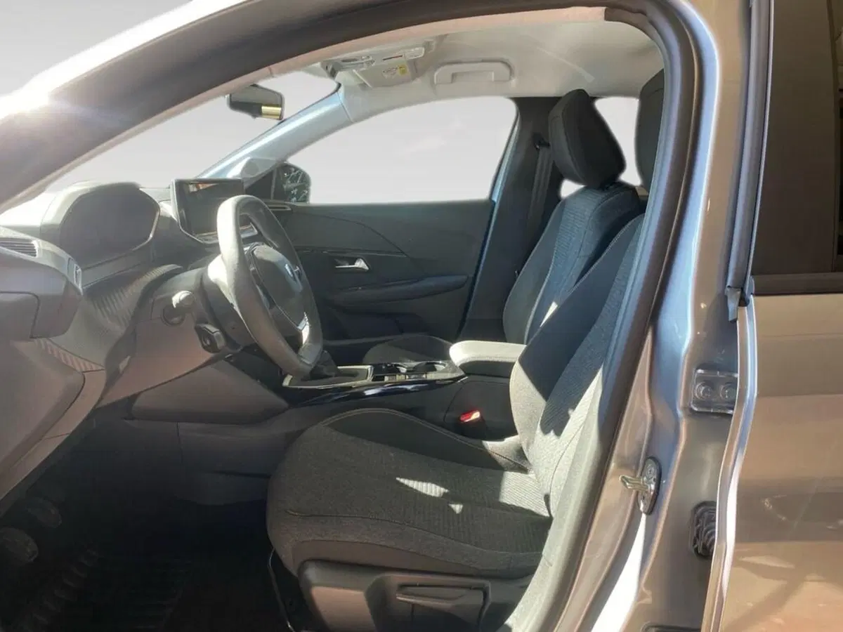 Peugeot 208 nuova a Torino (7)