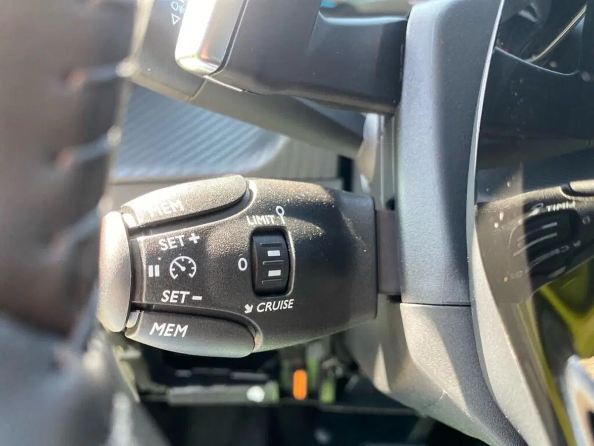 Peugeot 208 nuova a Torino (14)