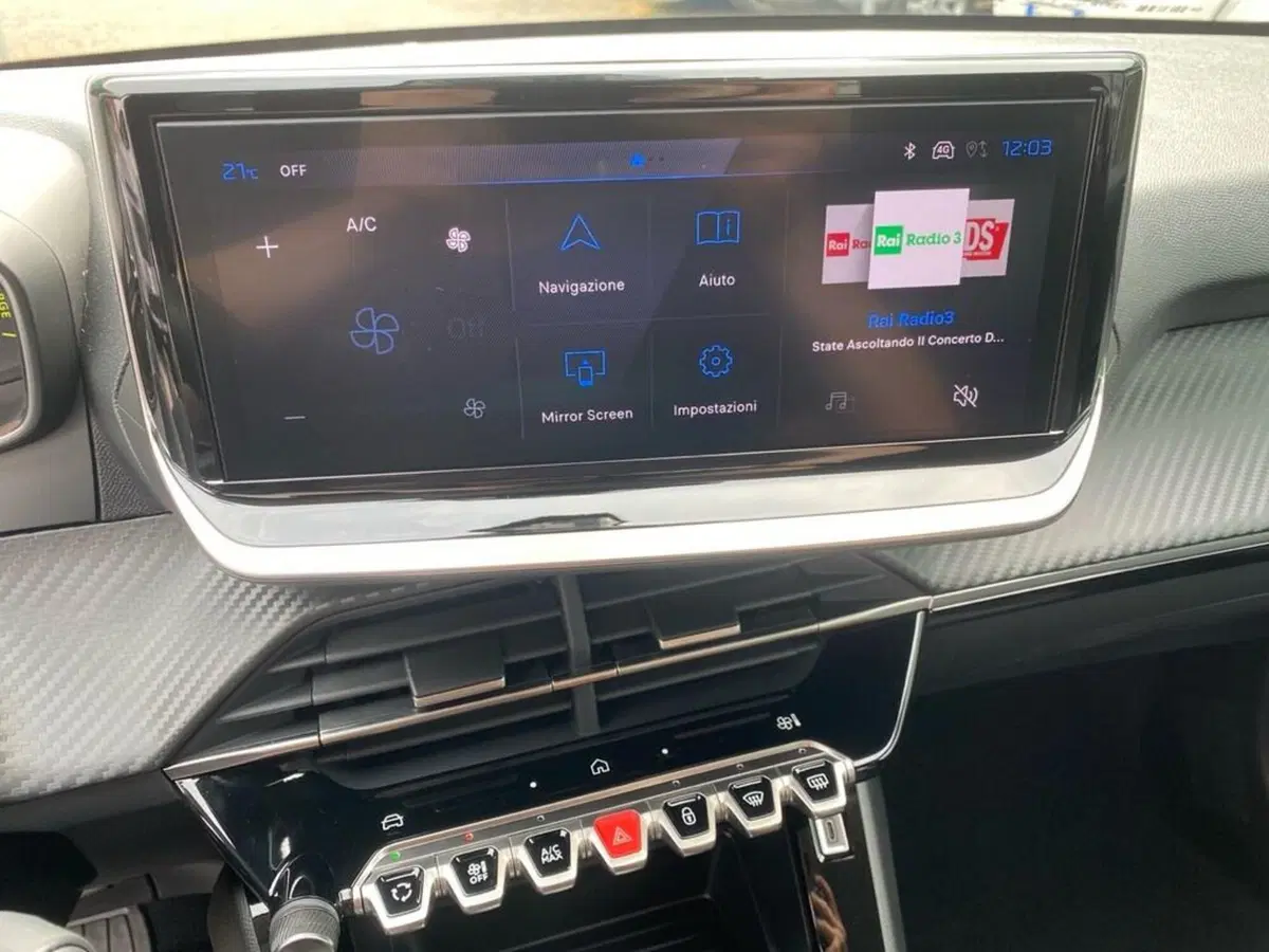Peugeot 208 nuova a Torino (10)