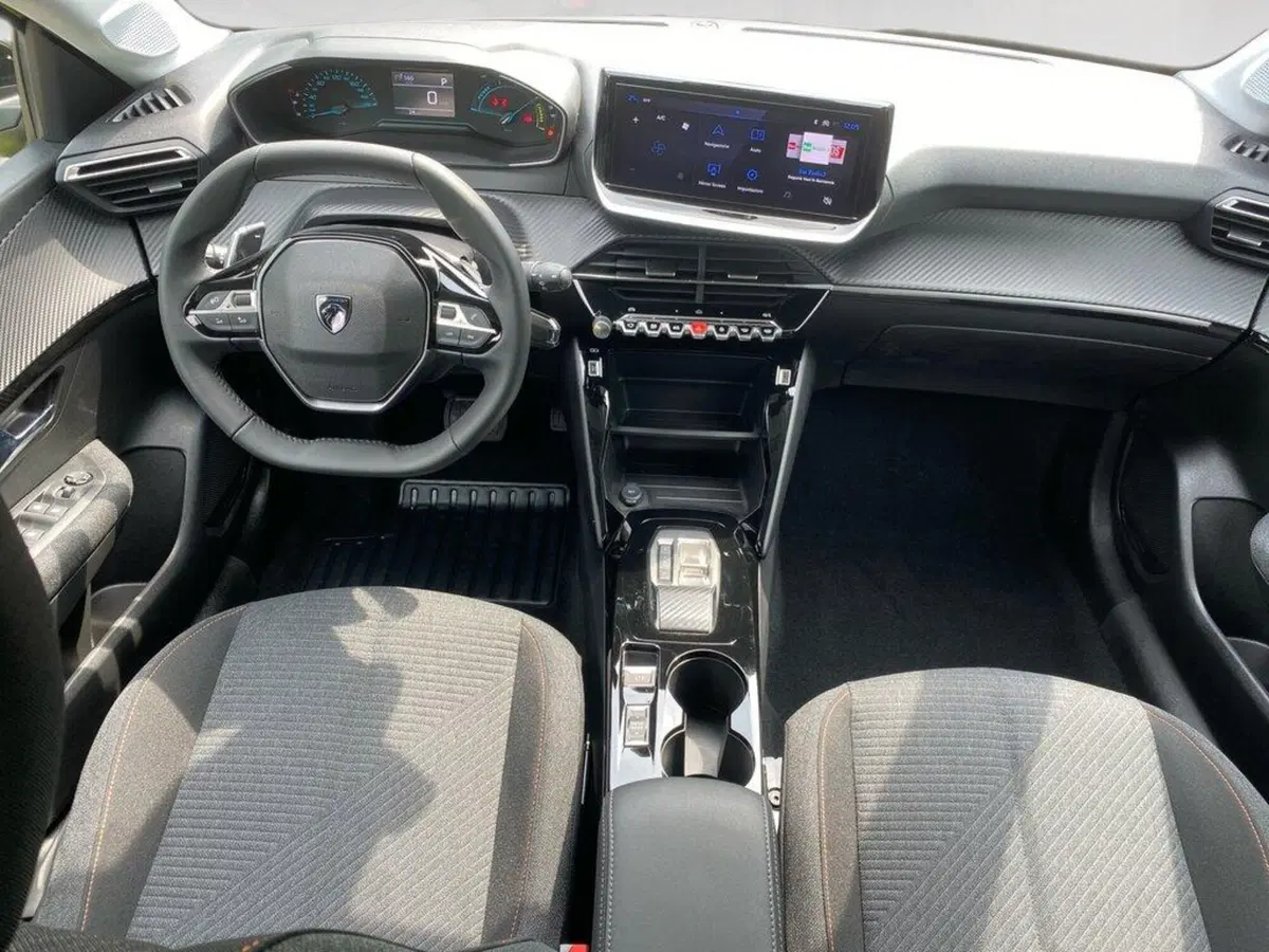 Peugeot 208 nuova a Torino (6)