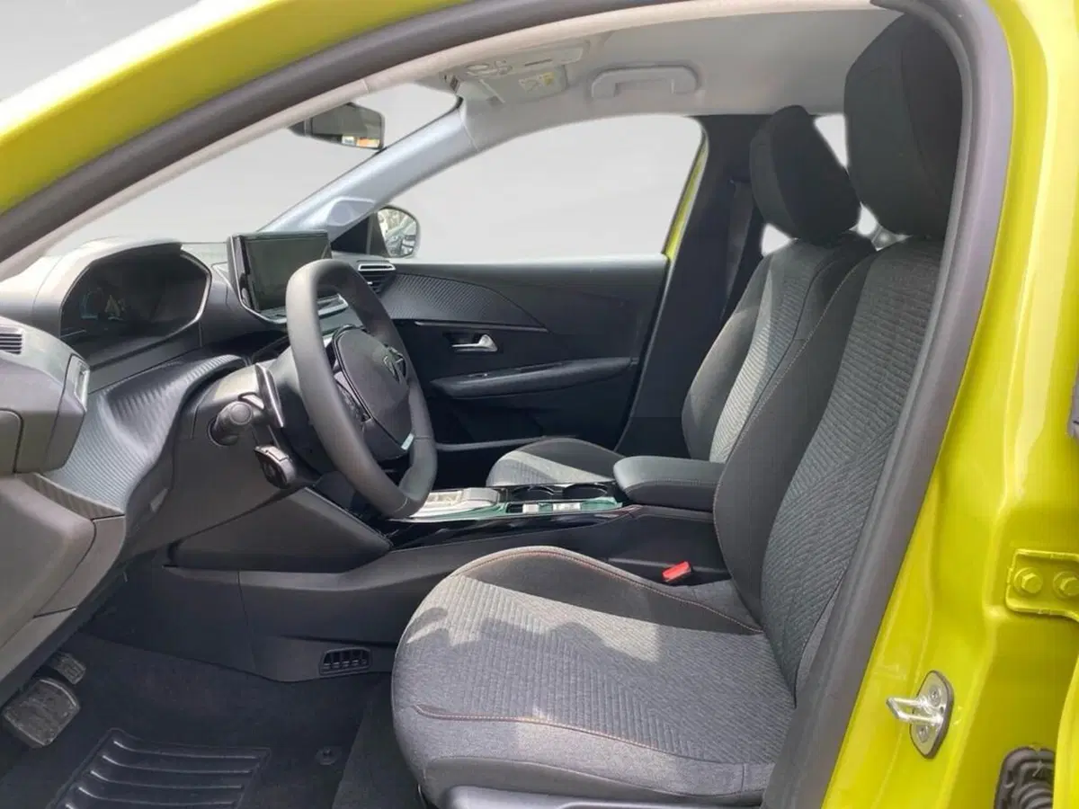 Peugeot 208 nuova a Torino (7)