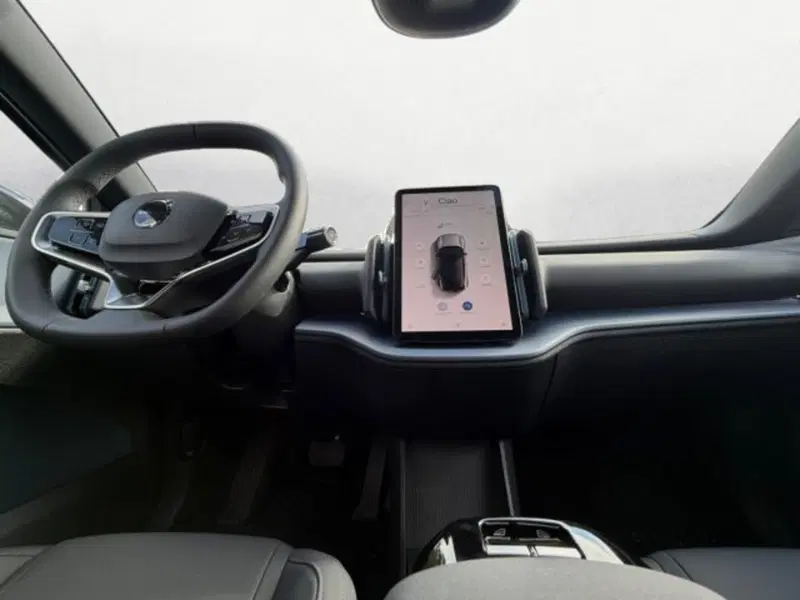 Volvo EX30 usata a Udine (9)