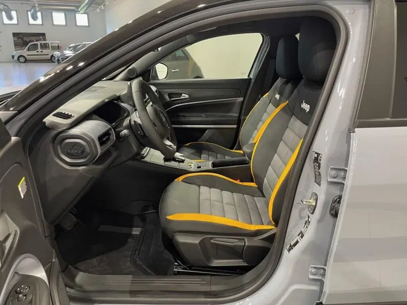 Jeep Avenger nuova a Sondrio (10)