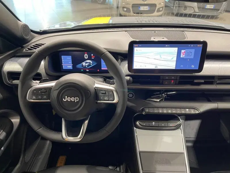 Jeep Avenger nuova a Sondrio (13)