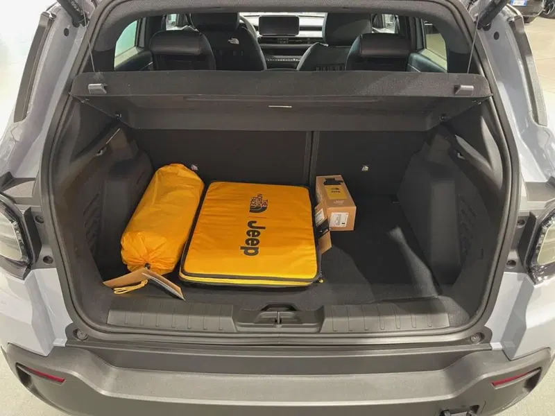Jeep Avenger nuova a Sondrio (15)