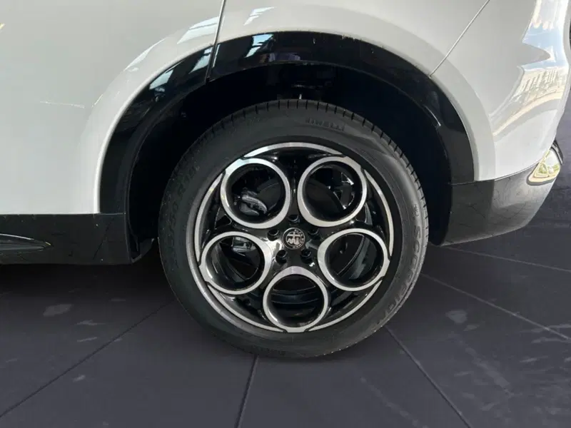 Alfa Romeo Tonale nuova a Verona (9)
