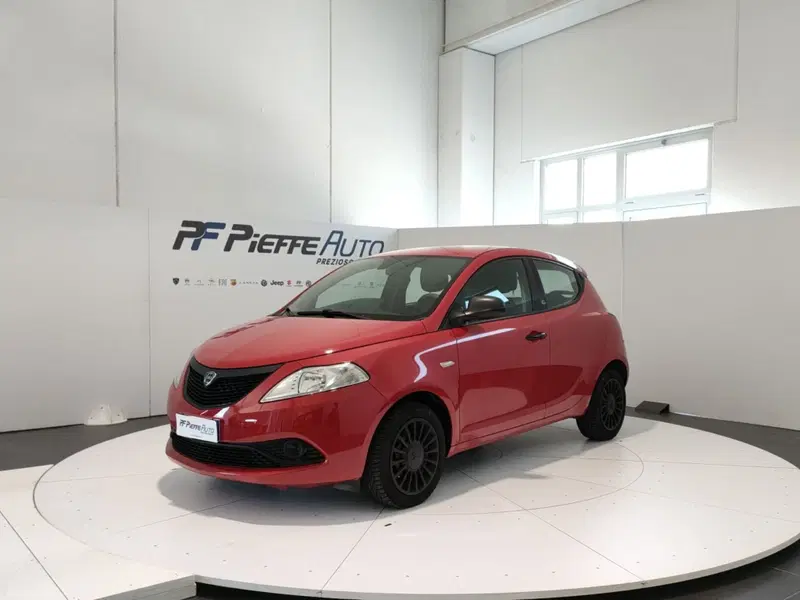 Lancia Ypsilon usata a L'Aquila