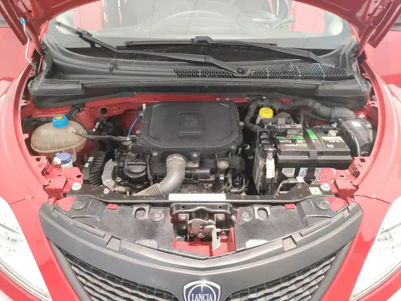 Lancia Ypsilon usata a L'Aquila (10)