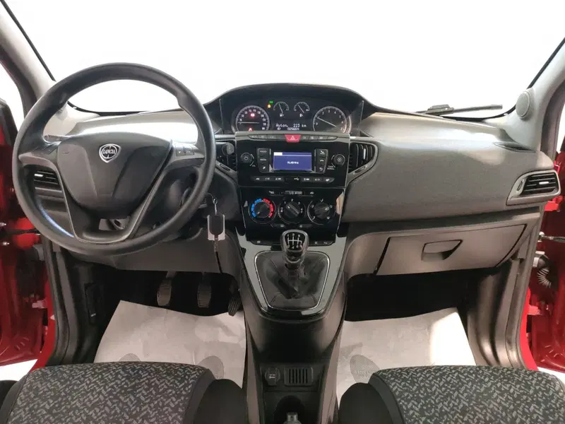 Lancia Ypsilon usata a L'Aquila (16)