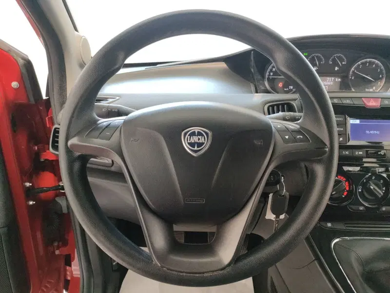 Lancia Ypsilon usata a L'Aquila (17)