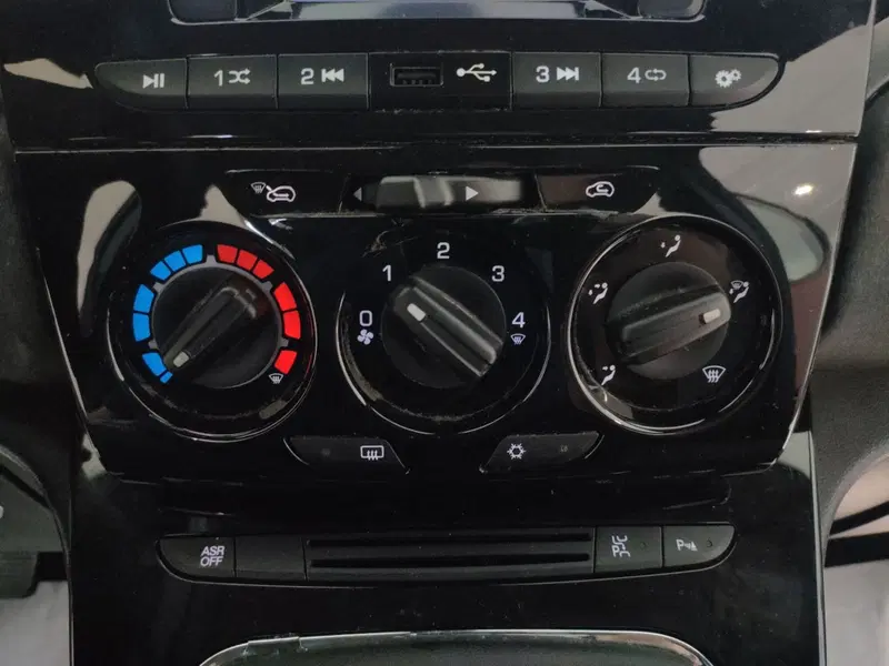 Lancia Ypsilon usata a L'Aquila (20)