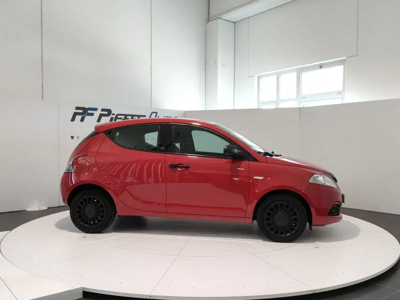 Lancia Ypsilon usata a L'Aquila (5)