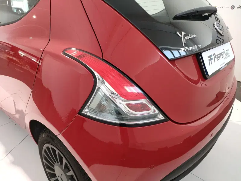 Lancia Ypsilon usata a L'Aquila (8)