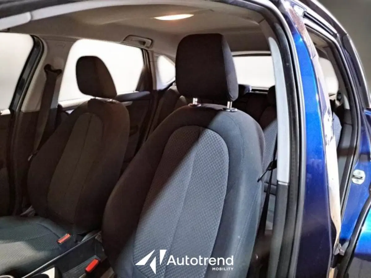 BMW Serie 2 Active Tourer usata a Bari (5)