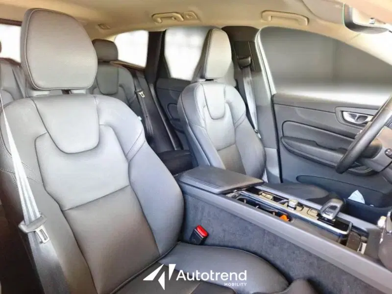 Volvo XC60 usata a Bari (18)
