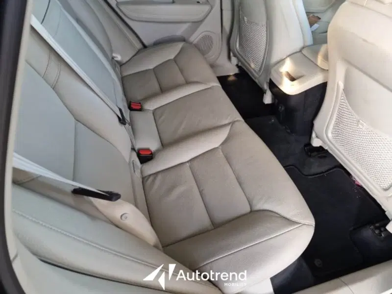 Volvo XC60 usata a Bari (11)
