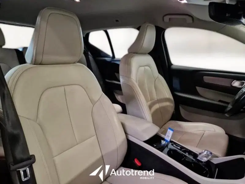 Volvo XC40 usata a Bari (16)