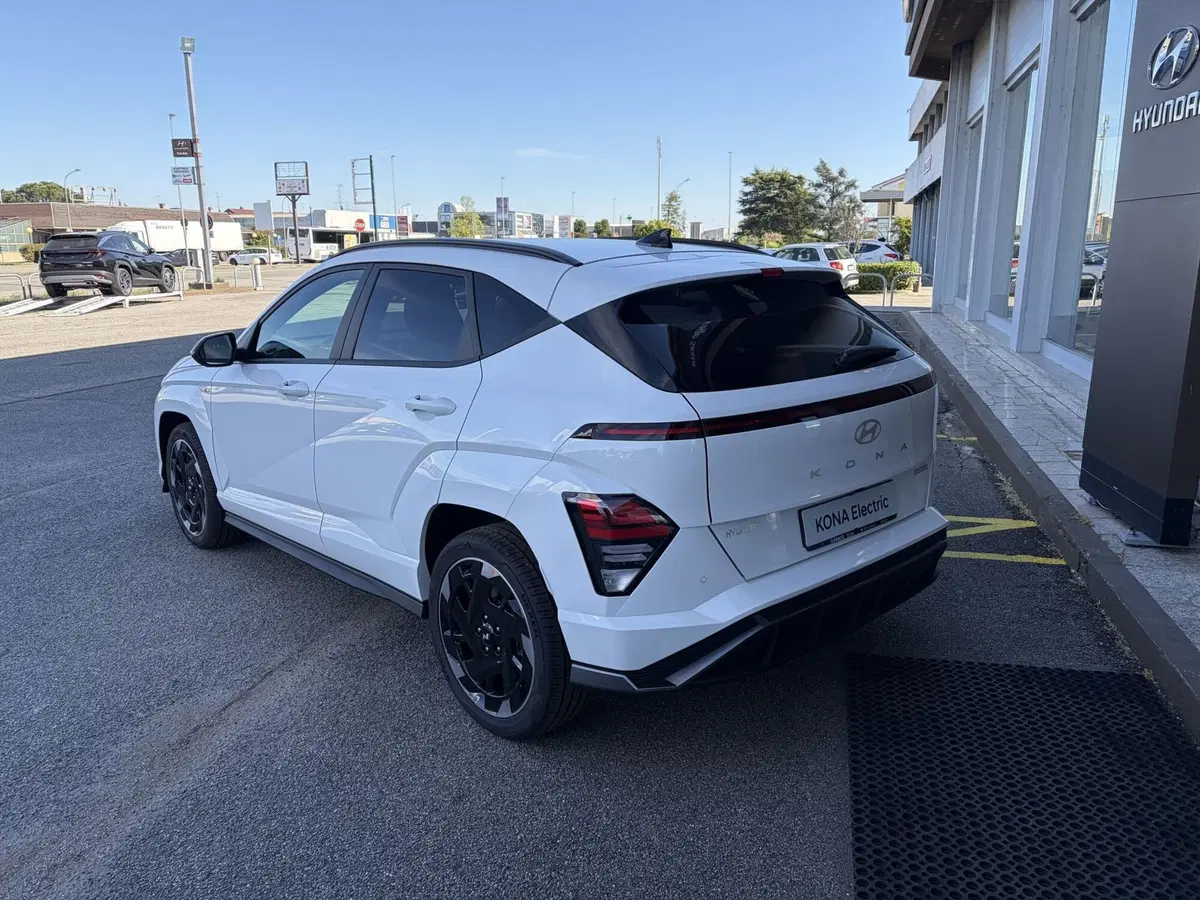 Hyundai Kona nuova a Vercelli (3)