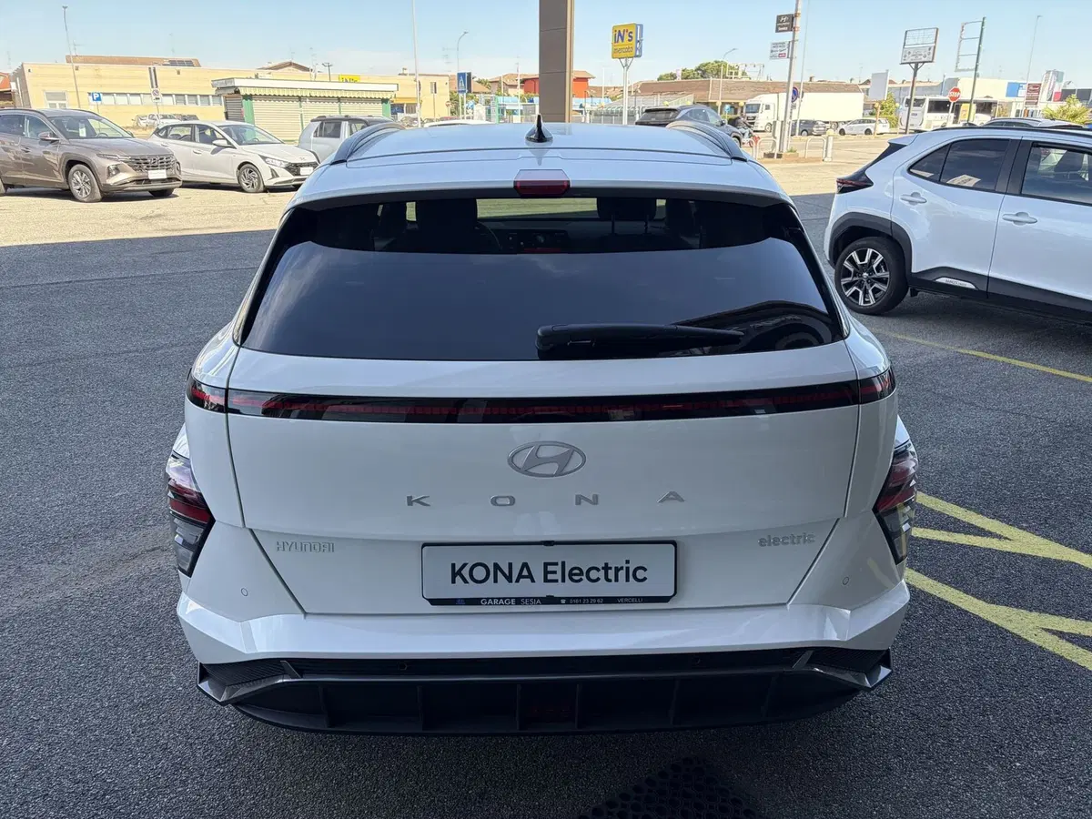 Hyundai Kona nuova a Vercelli (4)