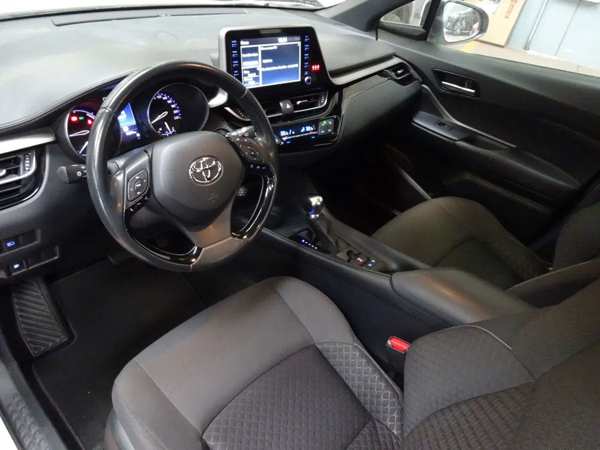 Toyota Toyota C-HR usata a Treviso (7)