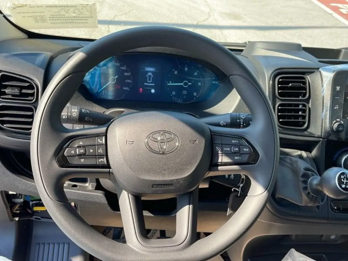 Toyota Proace Max nuova a Vicenza (12)