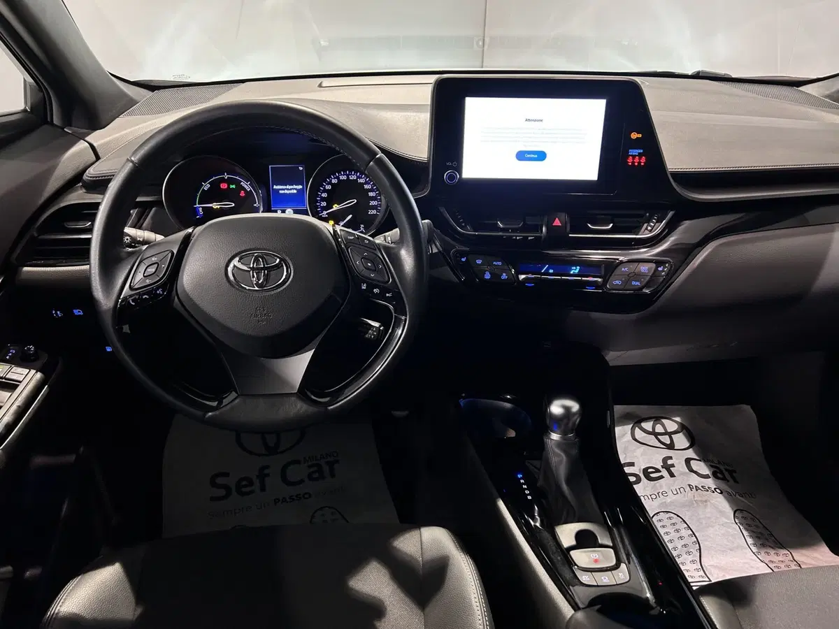 Toyota Toyota C-HR usata a Milano (11)