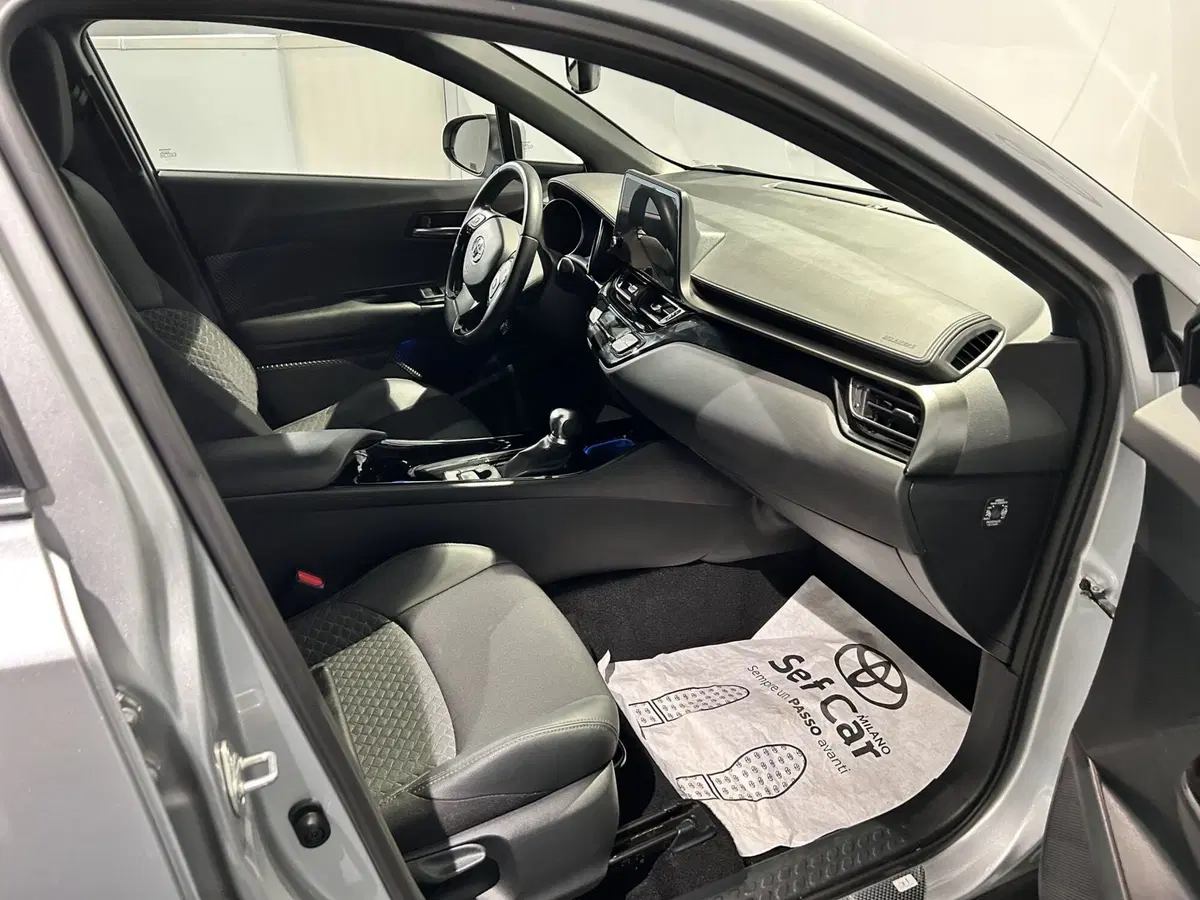 Toyota Toyota C-HR usata a Milano (13)