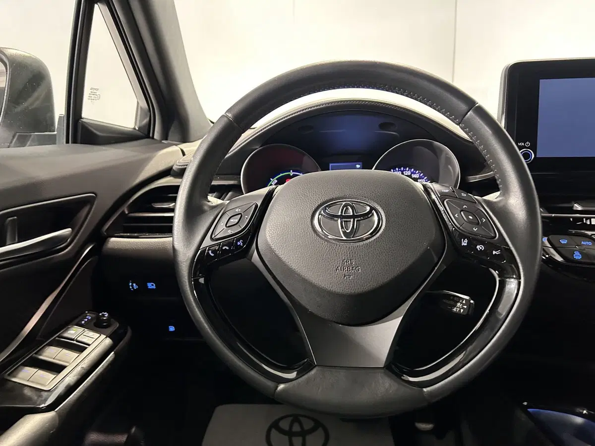 Toyota Toyota C-HR usata a Milano (9)