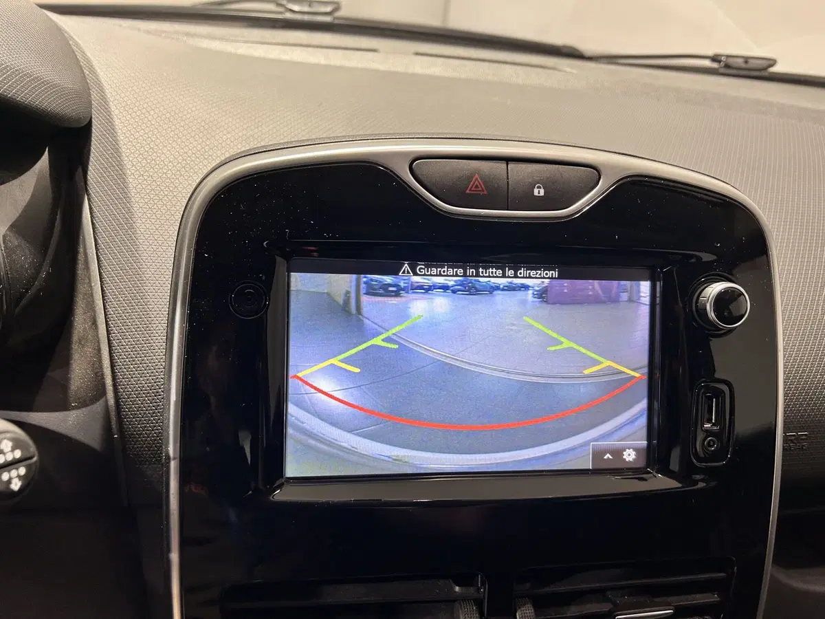 Renault Clio usata a Milano (12)