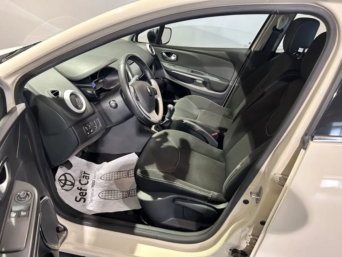 Renault Clio usata a Milano (13)