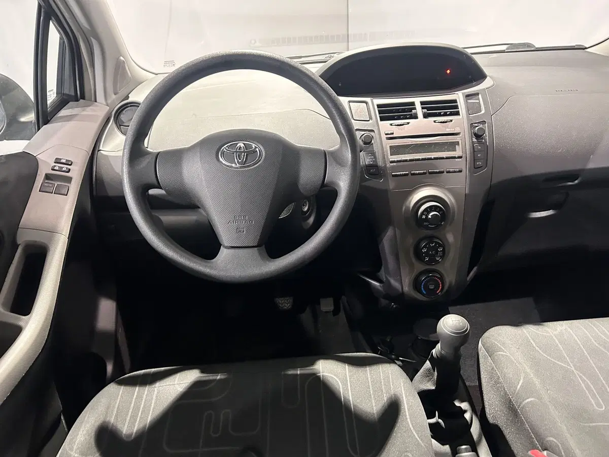 Toyota Yaris usata a Milano (10)