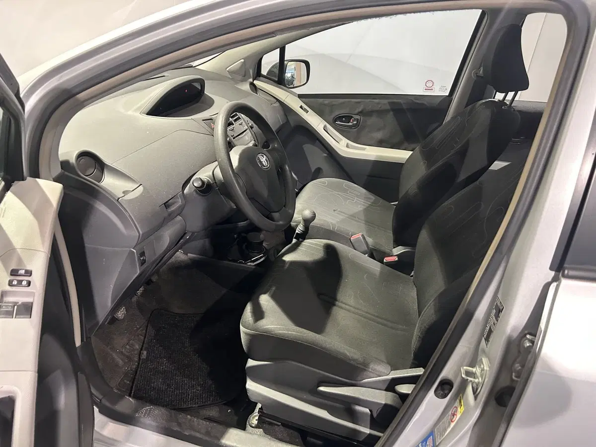 Toyota Yaris usata a Milano (11)