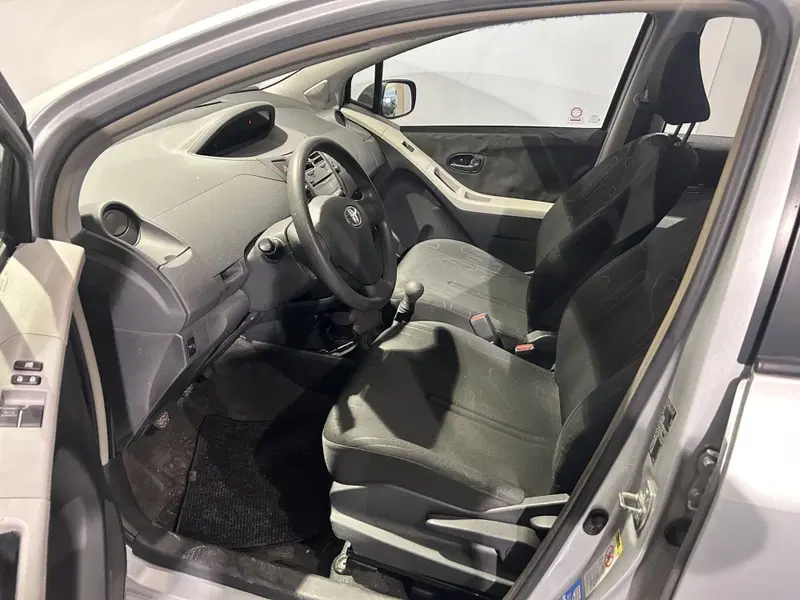 Toyota Yaris usata a Milano (11)