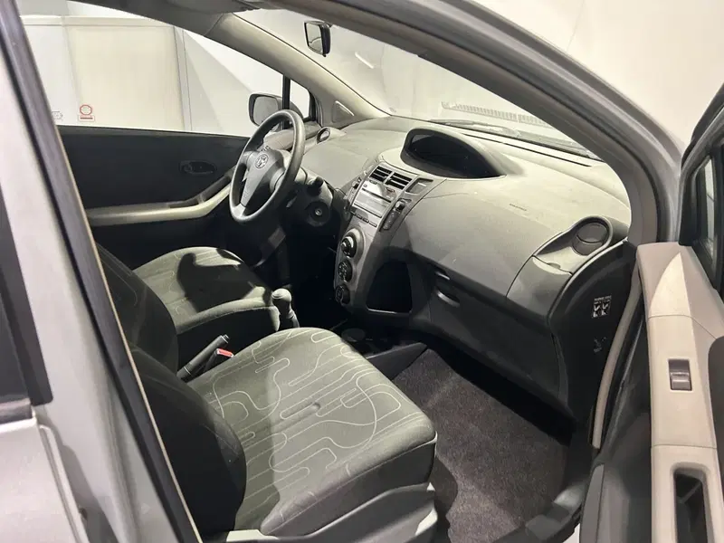 Toyota Yaris usata a Milano (12)