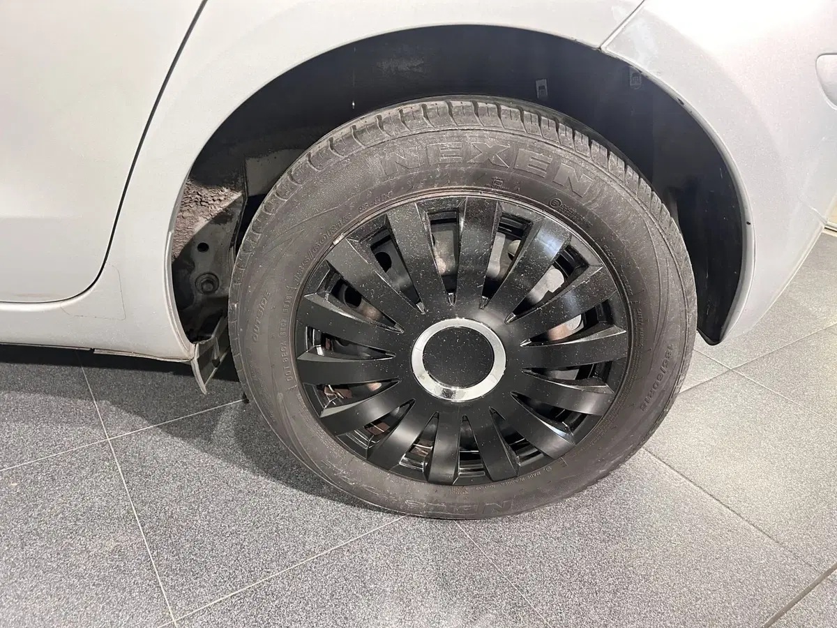 Toyota Yaris usata a Milano (7)