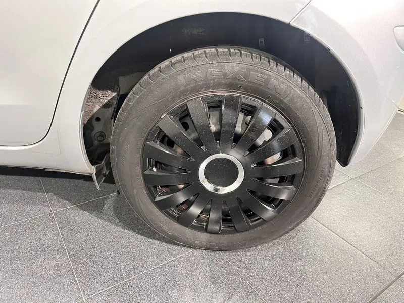Toyota Yaris usata a Milano (7)