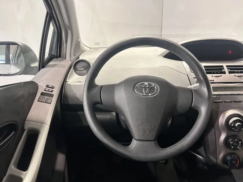 Toyota Yaris usata a Milano (8)