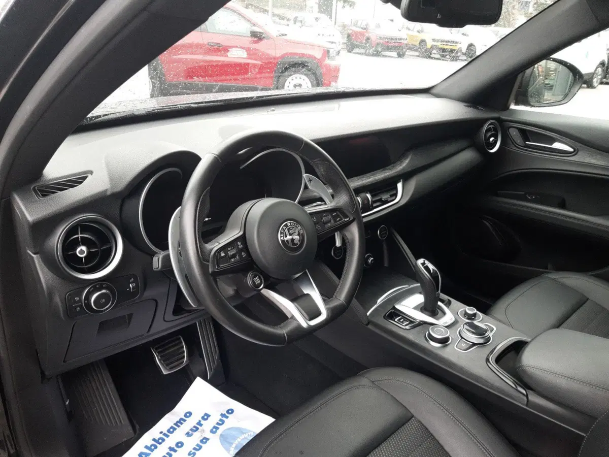 Alfa Romeo Stelvio usata a Ancona (16)