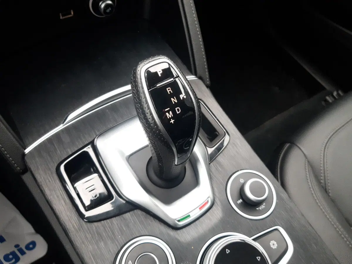 Alfa Romeo Stelvio usata a Ancona (19)