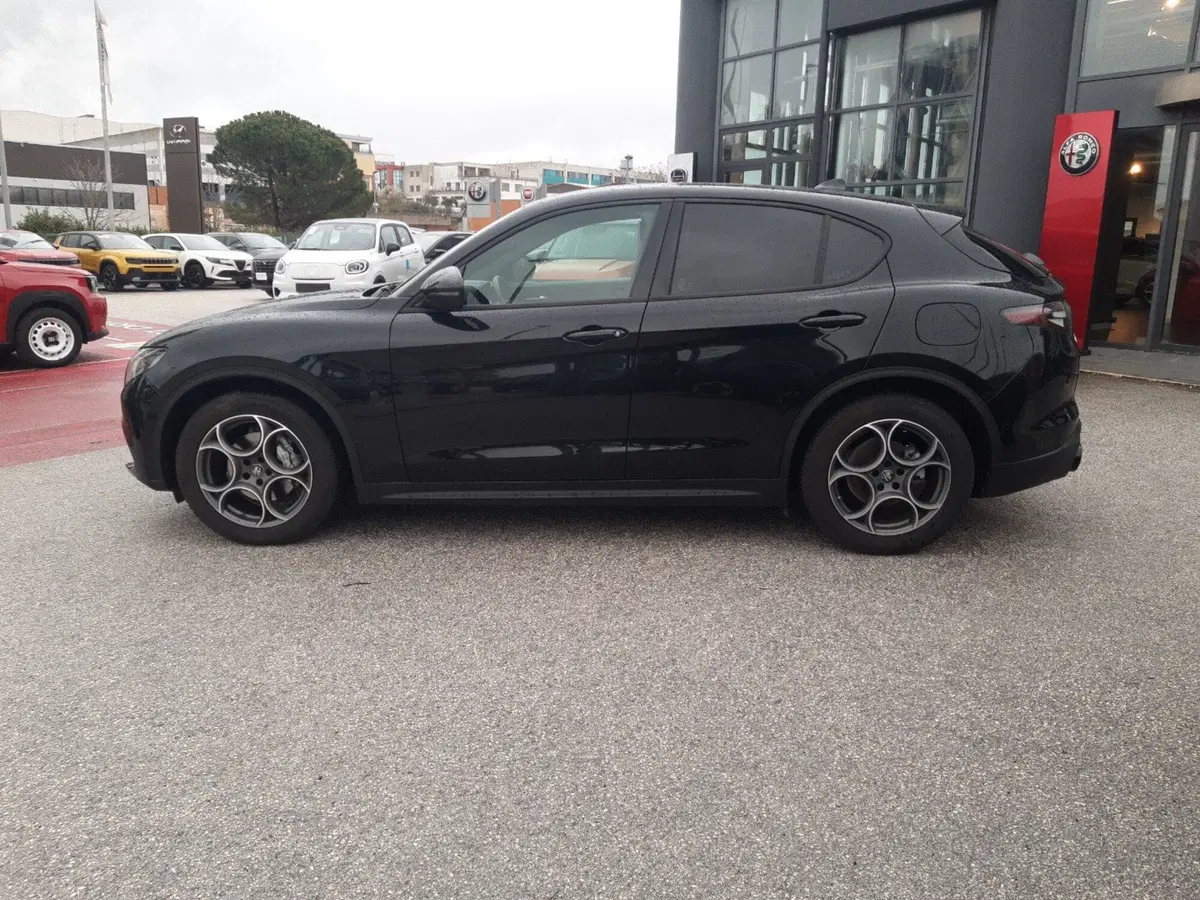 Alfa Romeo Stelvio usata a Ancona (2)