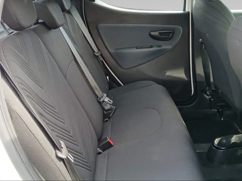 Lancia Ypsilon usata a Siena (11)