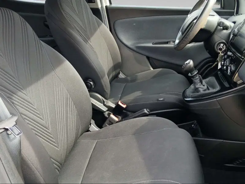 Lancia Ypsilon usata a Siena (12)