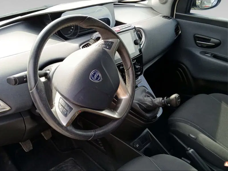 Lancia Ypsilon usata a Siena (13)