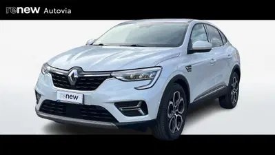 Renault Arkana Hybrid E-Tech 145 CV Techno del 2023 usata a Belpasso