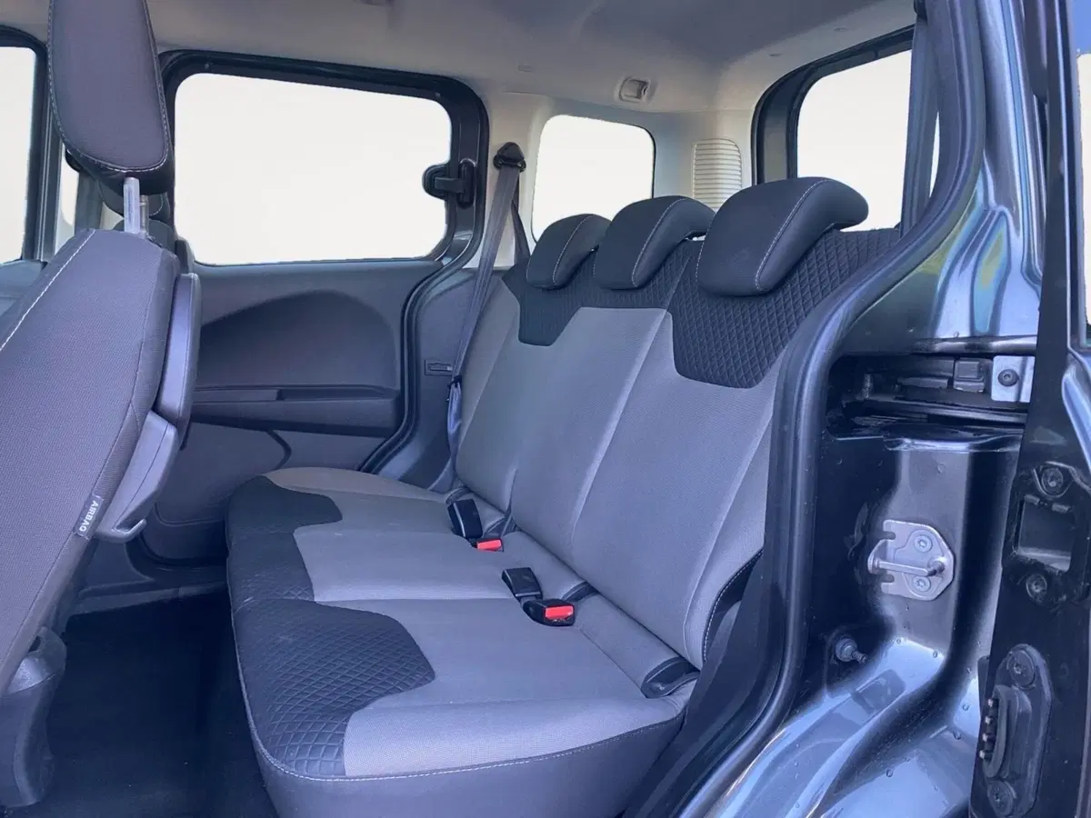 Ford Tourneo Connect usata a Bologna (9)
