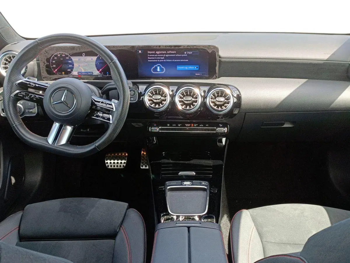 Mercedes-Benz Classe A usata a Bari (9)