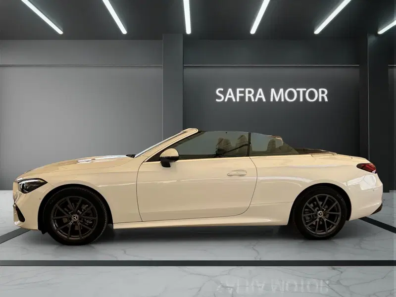Mercedes-Benz CLE Cabrio usata a Cosenza (3)