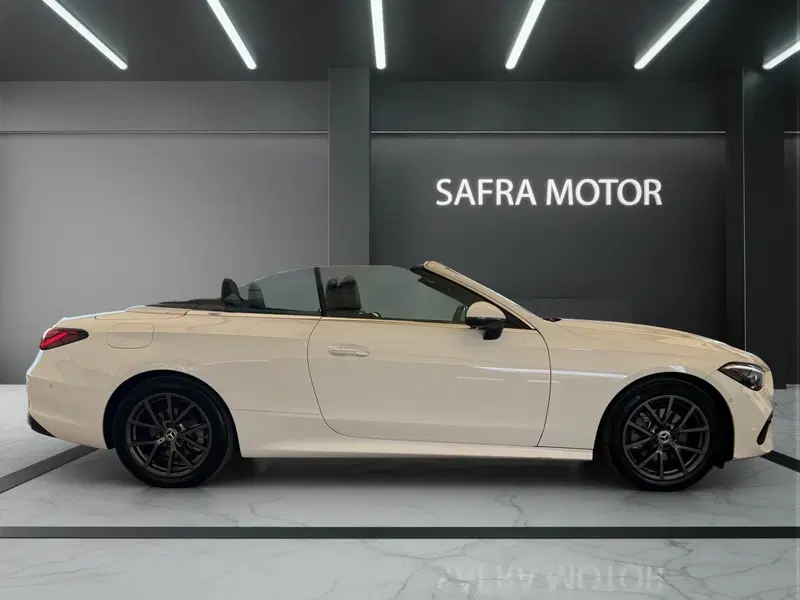 Mercedes-Benz CLE Cabrio usata a Cosenza (7)