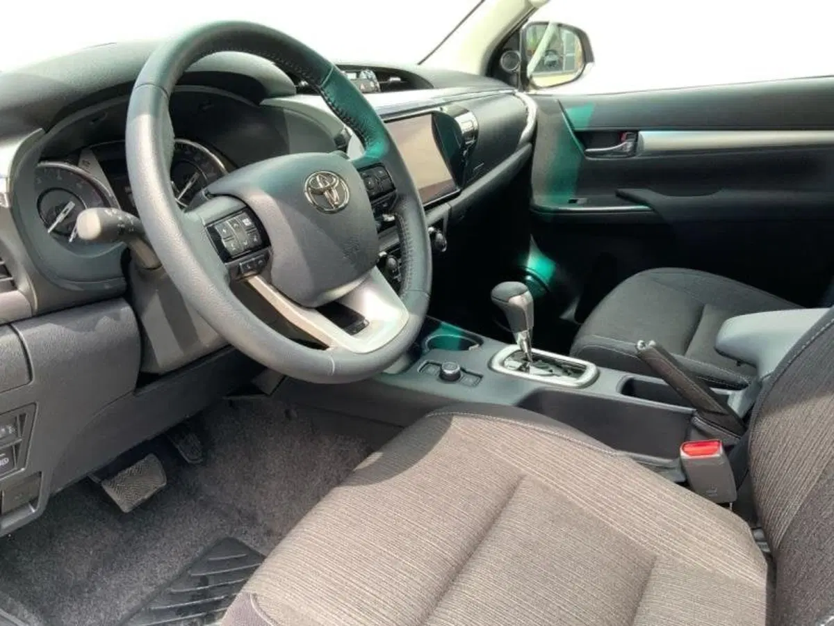 Toyota Hilux nuova a Perugia (8)